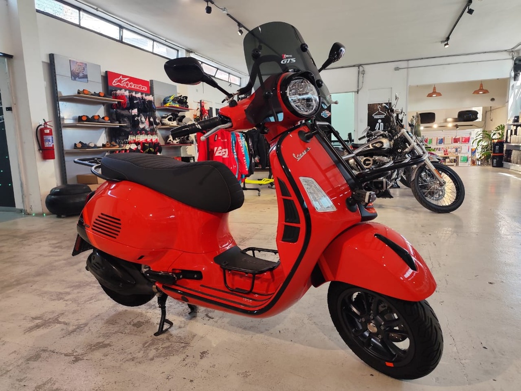 MOTOCICLETA VESPA GTS300