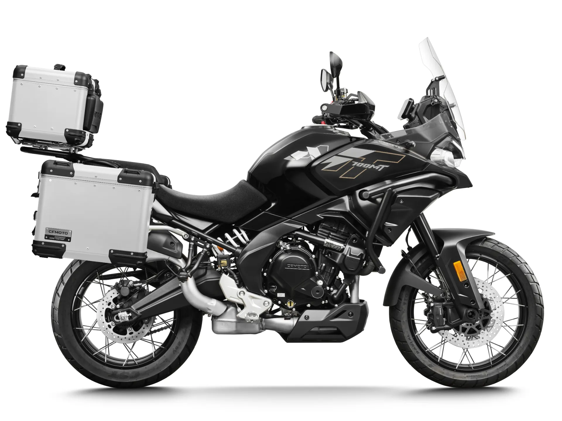 MOTOCICLETA 700MT NEGRA CFMOTO CON MALETAS
