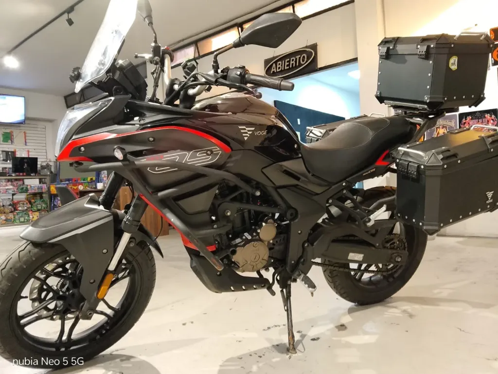 MOTOCICLETA VOGE 300 DS NEGRA