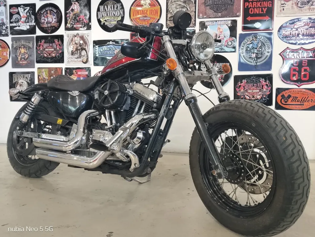 MOTOCICLETA HARLEY DAVIDSON IRON 883