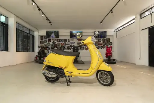 Vespa VXL 150cc Amarilla